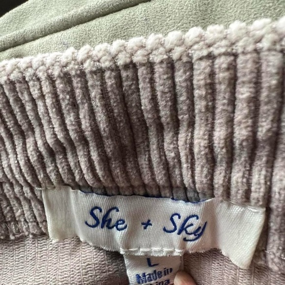 Corduroy front zipper beige mini skirt. Size large. - Picture 4 of 4